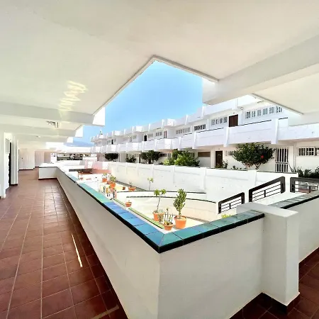 Lägenhet Cozy With Wifi, Pool In Tenerife Sur Costa Del Silencio