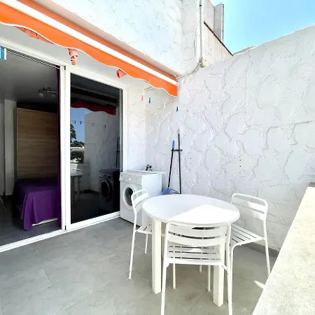 Lägenhet Cozy With Wifi, Pool In Tenerife Sur Costa Del Silencio