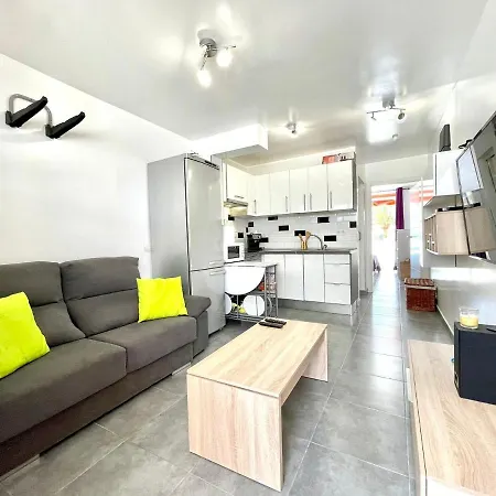 Lägenhet Cozy With Wifi, Pool In Tenerife Sur *