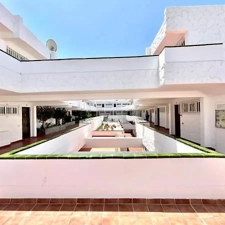 Cozy With Wifi, Pool In Tenerife Sur Apartamento